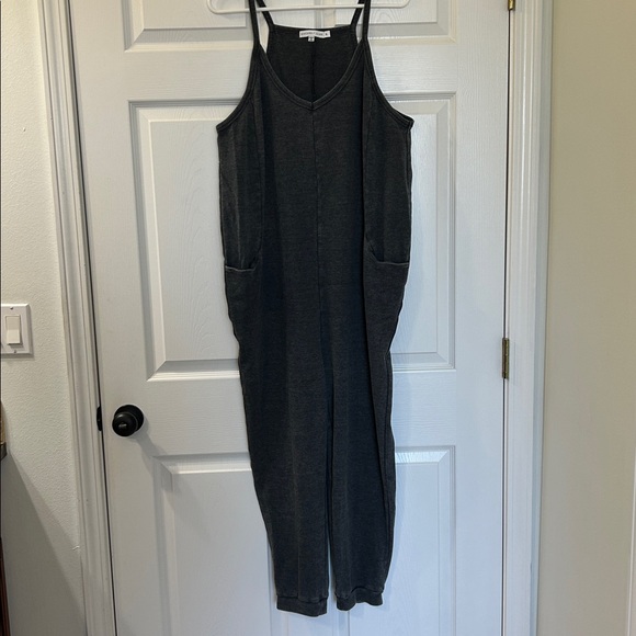 Black Sleeveless Jumpsuit - Picture 2 of 6